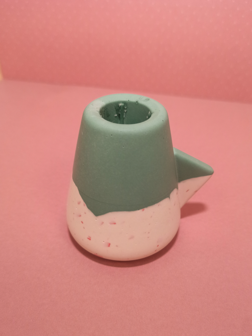 vue du dessus d'un petit bougeoir formes géométriques épurées scandinaves en Jesmonite bicolore vert et terrazzo blanc rose