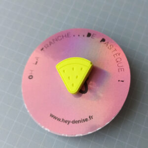 Pin's "pastèque" en Jesmonite colorée