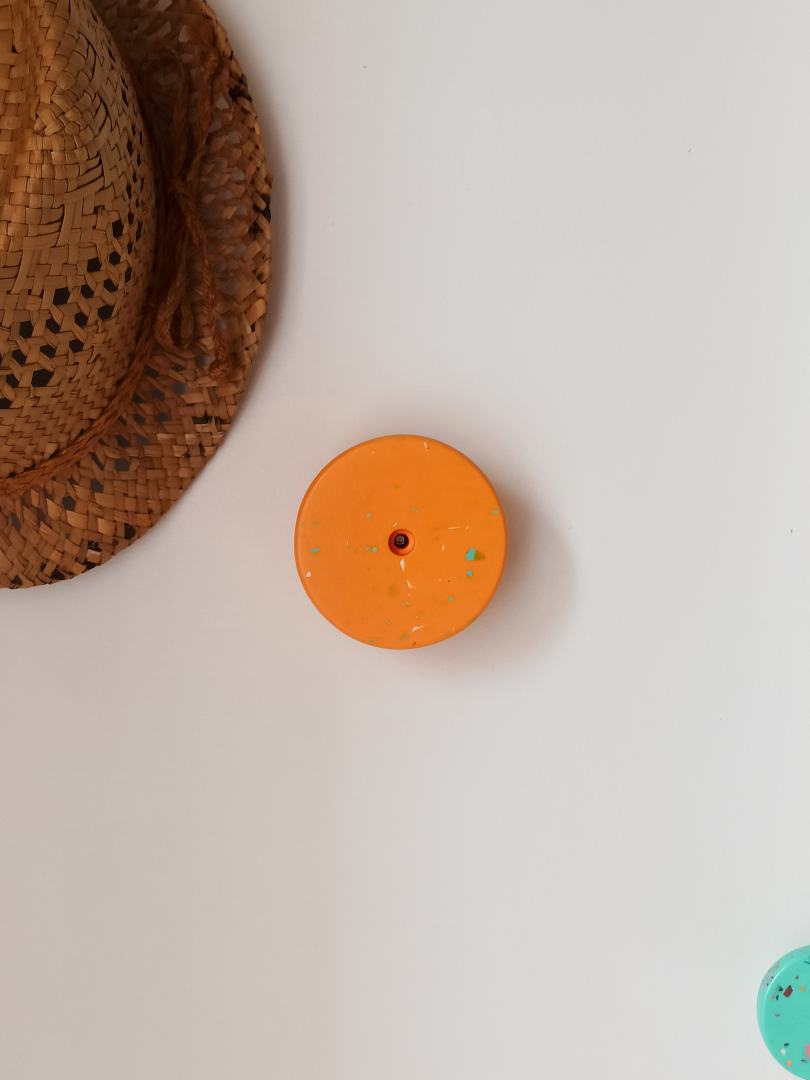 patère_berthe_grande_orange_terrazzo_multicolore_jesmonite_heydenise-1 - Copie