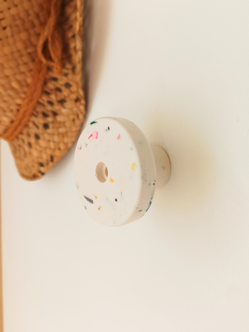 patère_berthe_petite_blanc_terrazzo_multicolore_jesmonite_heydenise-2